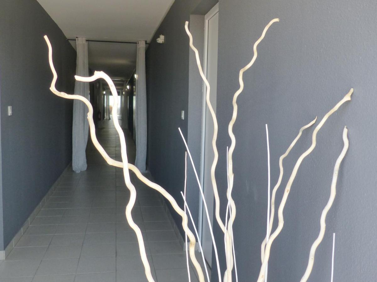 Le Jardin De Babylone "Reserve Aux Couples Uniquement" Agde Exteriör bild